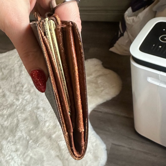 Louis Vuitton kiss lock wallet - Picture 5 of 14